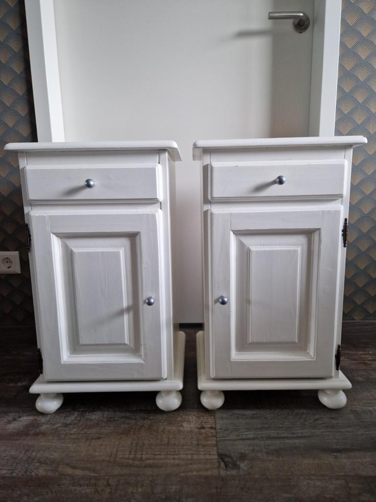 2 wit grenen nachtkastjes, Ophalen, Zo goed als nieuw, Minder dan 45 cm