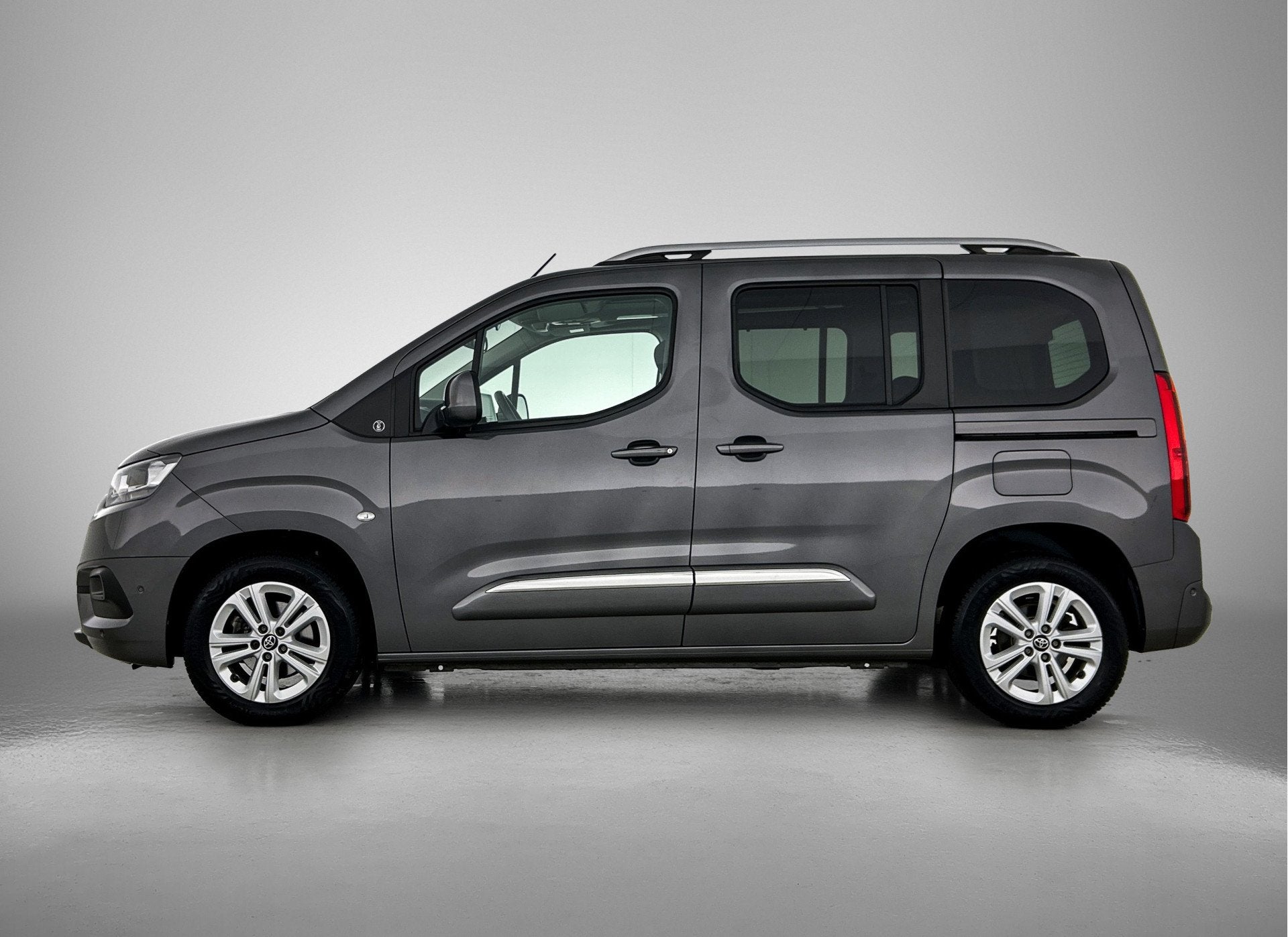 Toyota PROACE CITY Verso 1.2 Turbo Dynamic | Trekhaak | Pano, Auto's, Voorwielaandrijving, Stof, Gebruikt, Bedrijf