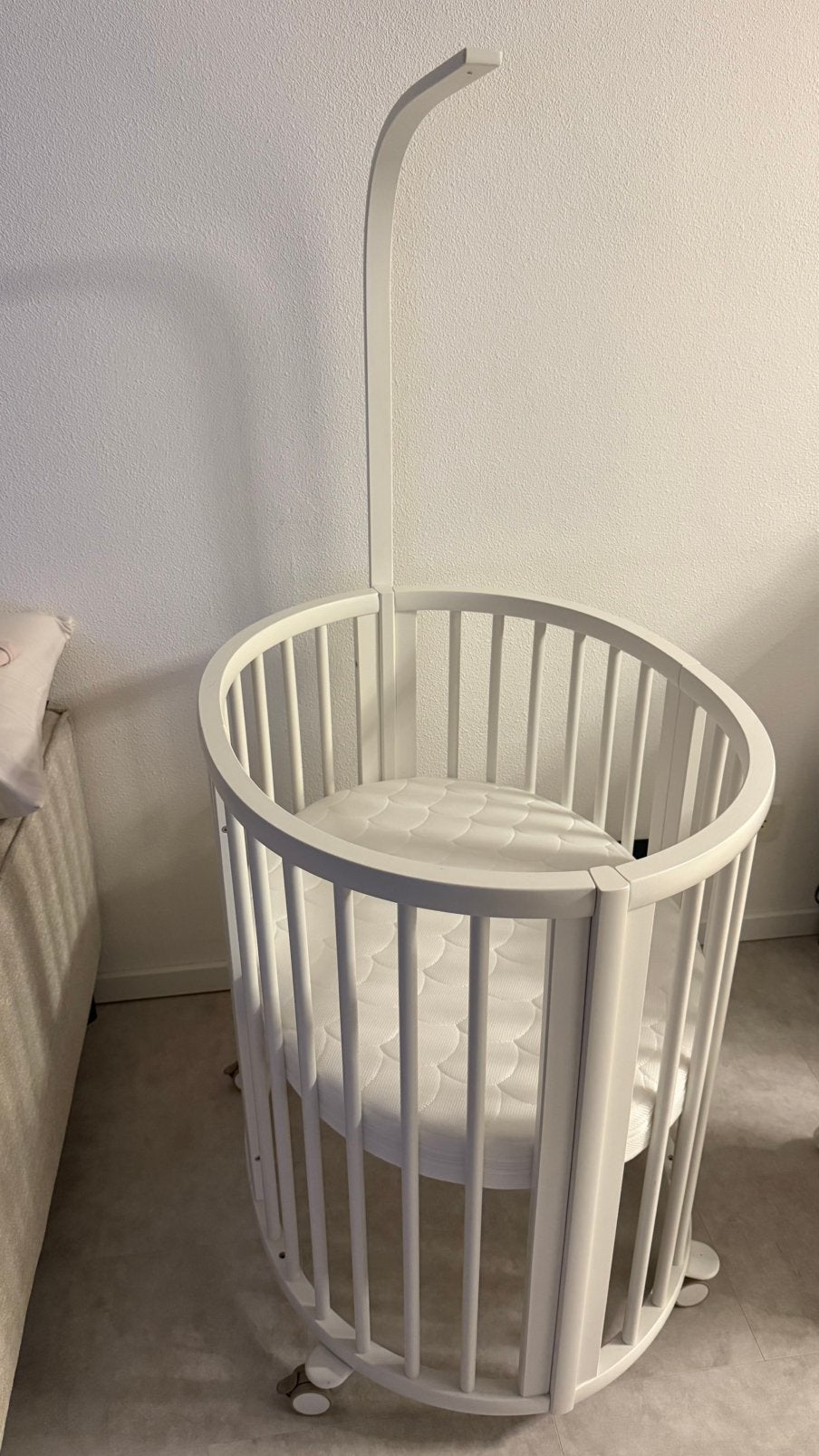 Stokke sleepi mini met matras en piekstok wit, Kinderen en Baby's, Ophalen of Verzenden, Zo goed als nieuw, Wieg