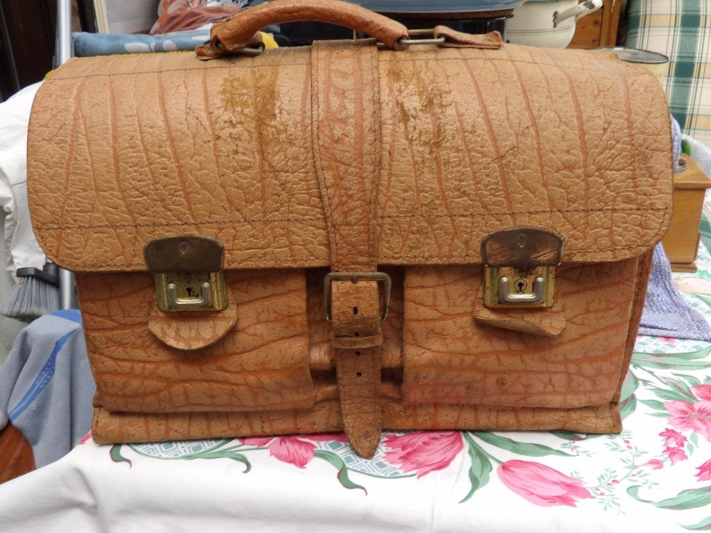 oude boekentas/ schooltas van leer, Gebruikt, Minder dan 30 cm, Beige, Aktetas of Boekentas