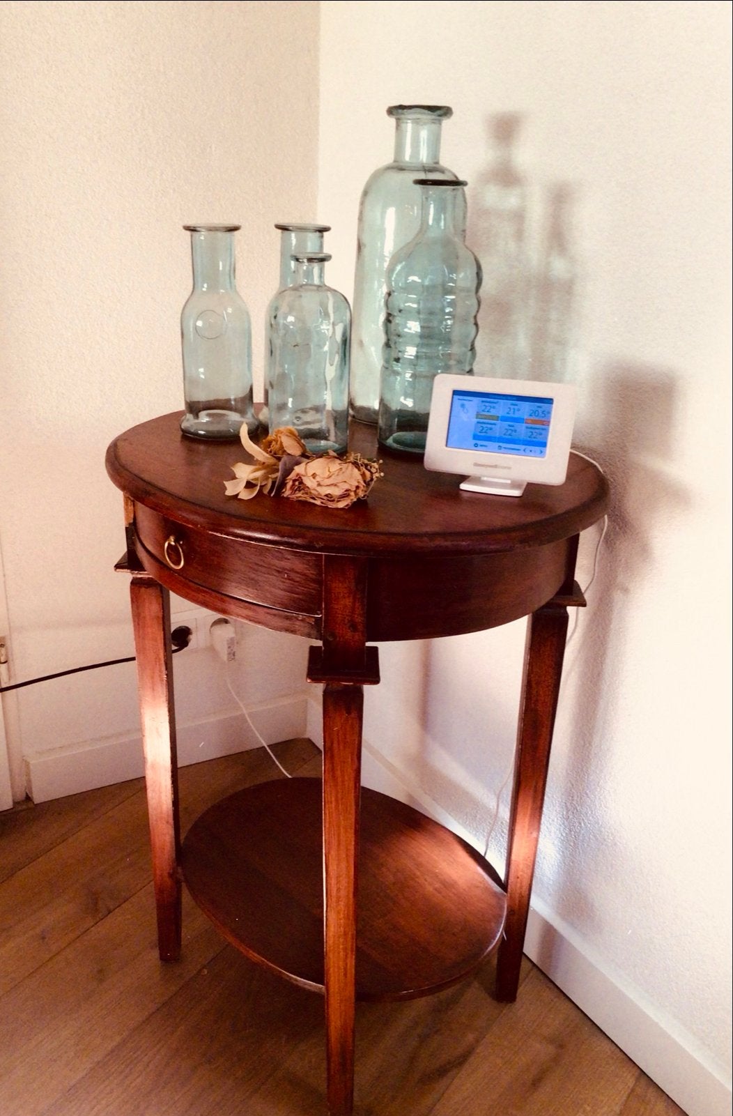 Antieke houten bijzettafel met lade, Ophalen