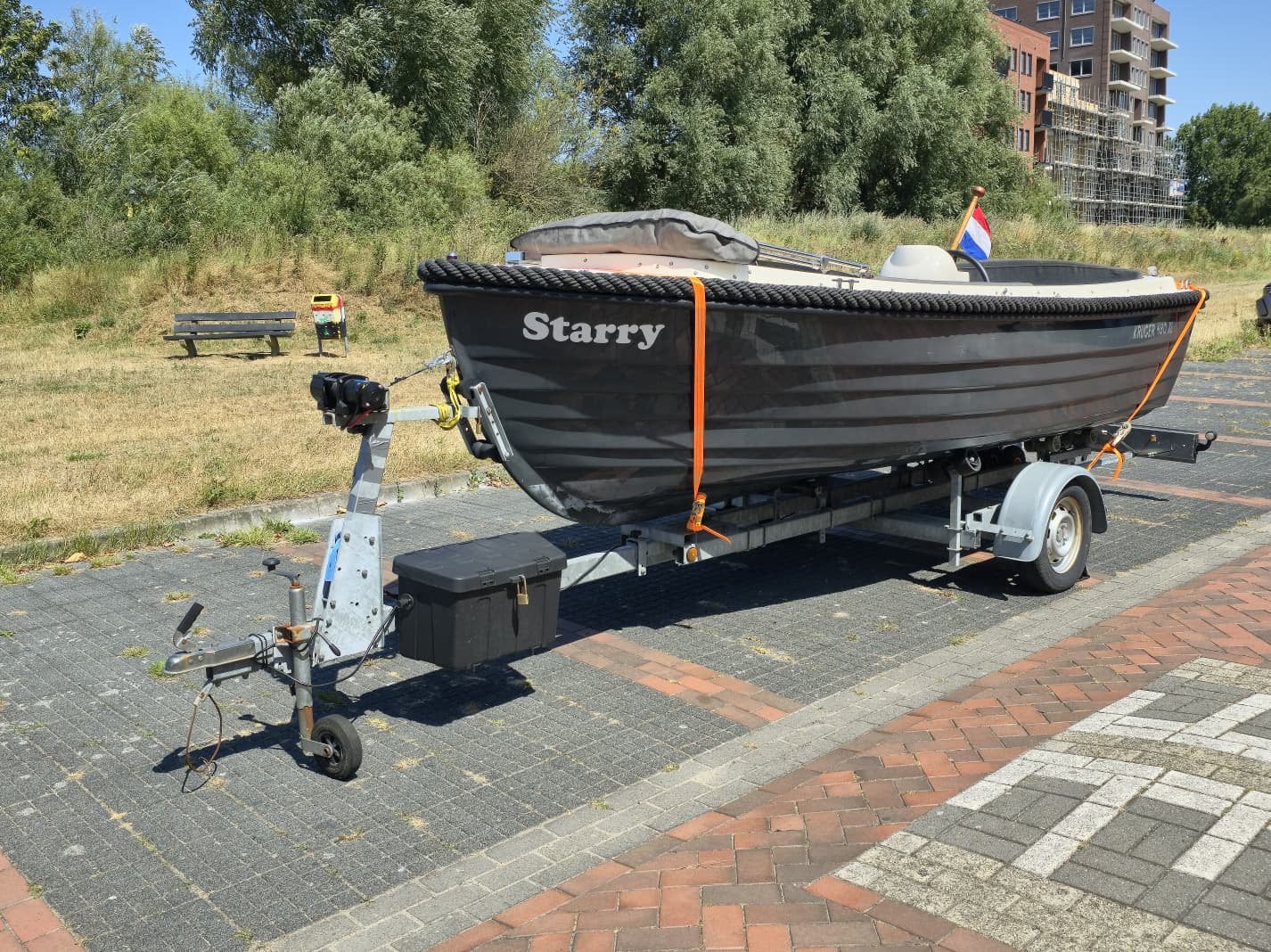 Te koop sloep met trailer+droge buiten ligplaats juli 2027, Watersport en Boten, Ophalen, Rondzit, Zo goed als nieuw, 20 pk
