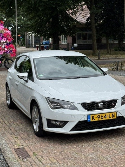 Mooie volkswagen leon FR, Auto's, Seat, Voorwielaandrijving, Euro 5, Zwart, 150 pk