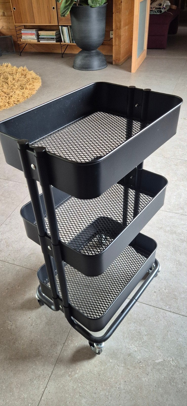 IKEA RÅSKOG Roltafel Zwart - Zo goed als nieuw, Huis en Inrichting, Kasten | Overige, Ophalen