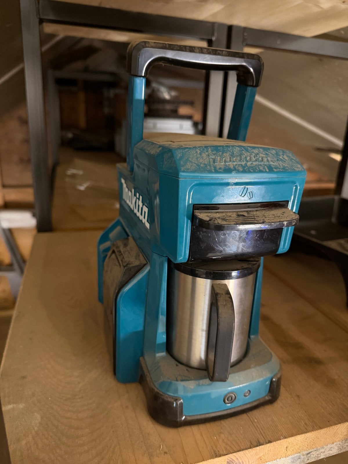 Makita Koffiezetapparaat - Draagbaar en Robuust, Witgoed en Apparatuur, Koffiezetapparaten, Ophalen, Gebruikt, Koffiemachine, Gemalen koffie