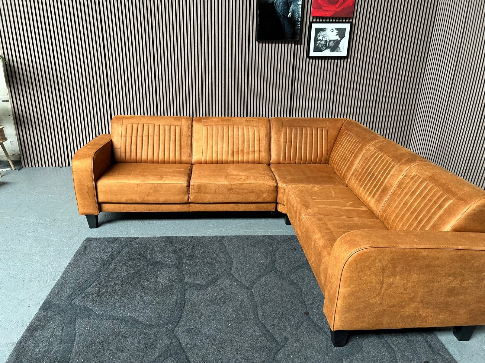 GRATIS LEVERING COGNAC HOEKBANK 255X225 GEREINIGD, 250 tot 300 cm, Hoekbank, Ophalen of Verzenden, Zo goed als nieuw