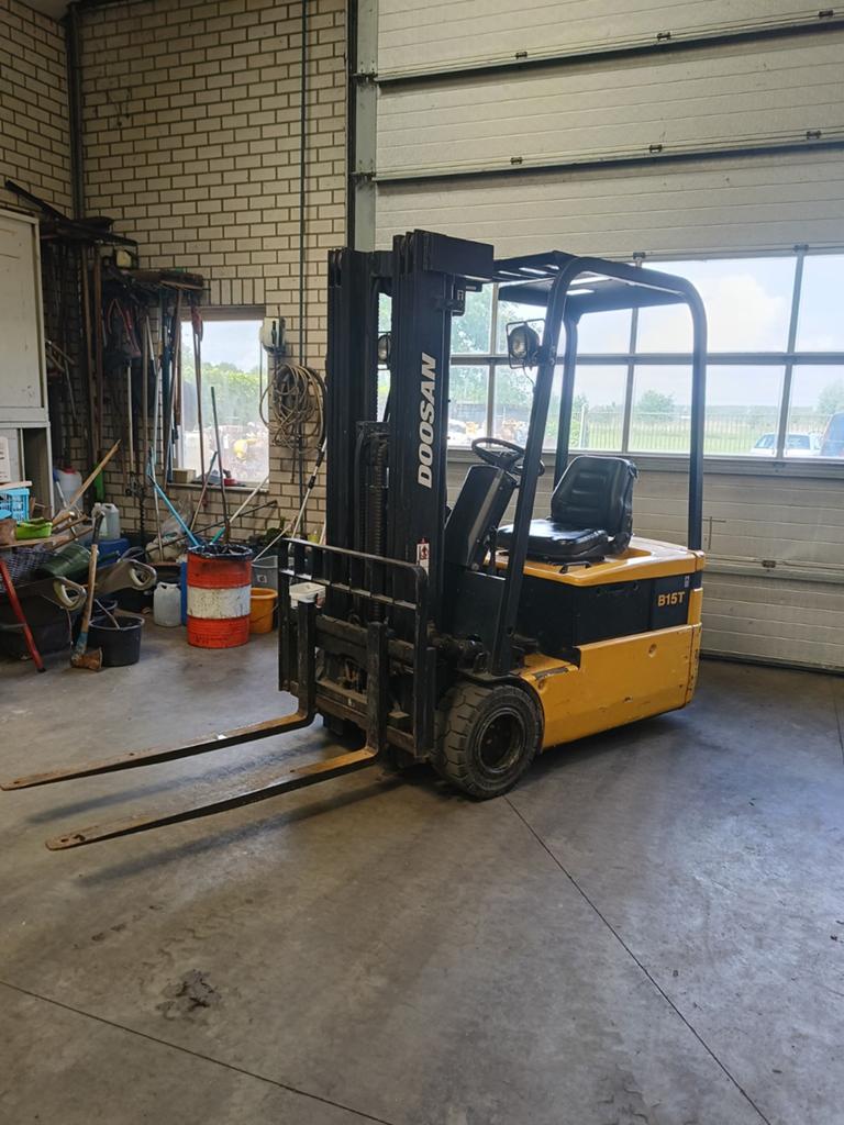 Heftruck Doosan 1.5t triplex, Ophalen