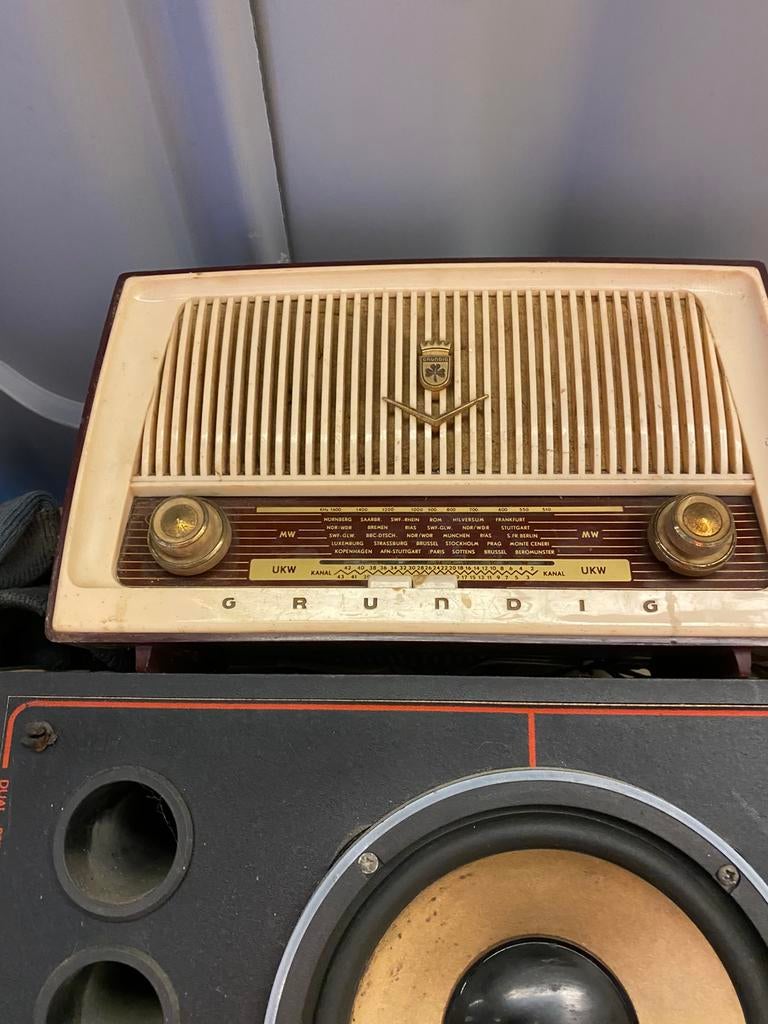 Radio grundig, Ophalen