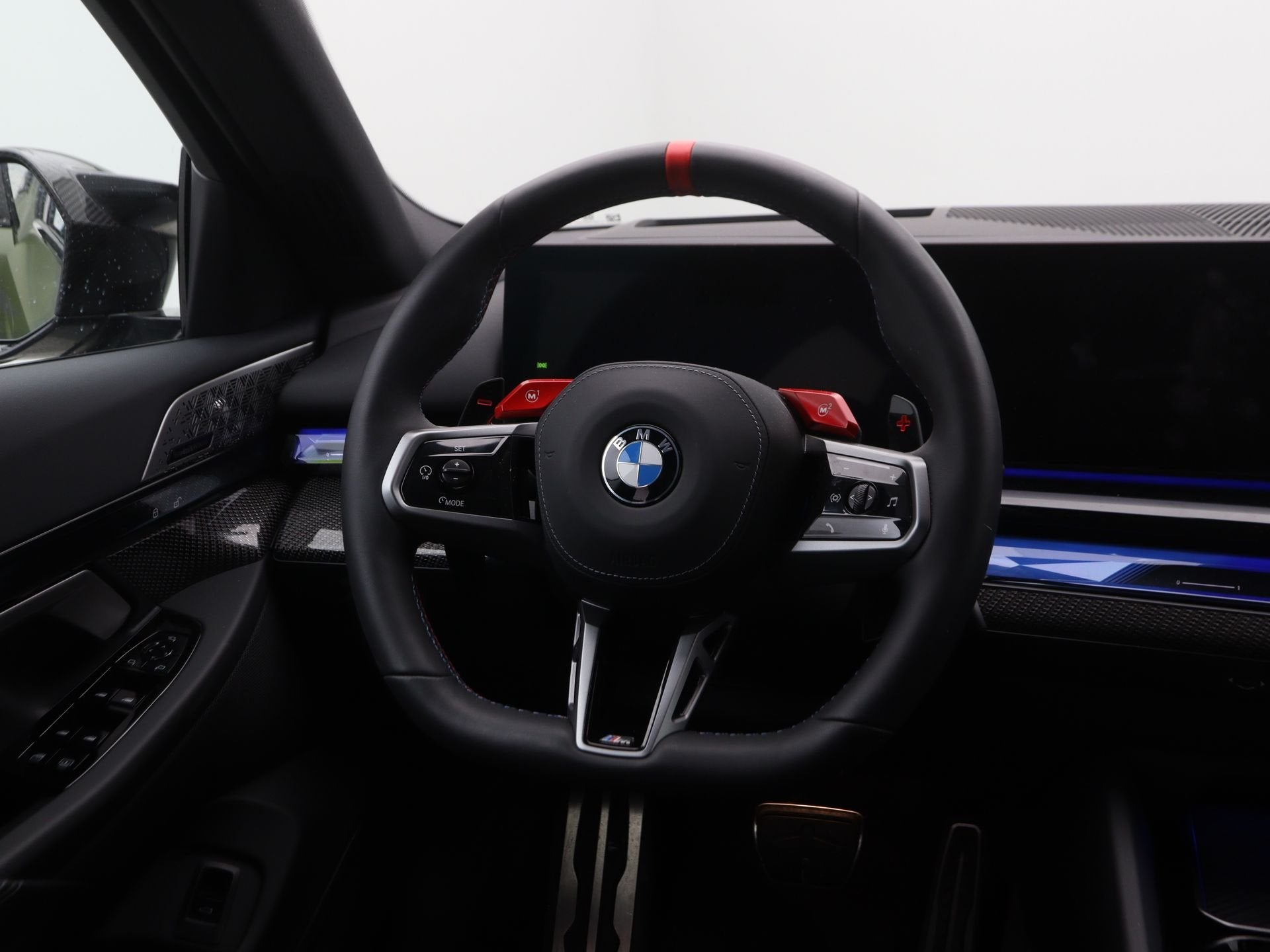 BMW M5 sedan (bj 2025, automaat), Auto's, Gebruikt, 4395 cc, Overige brandstoffen, Leder