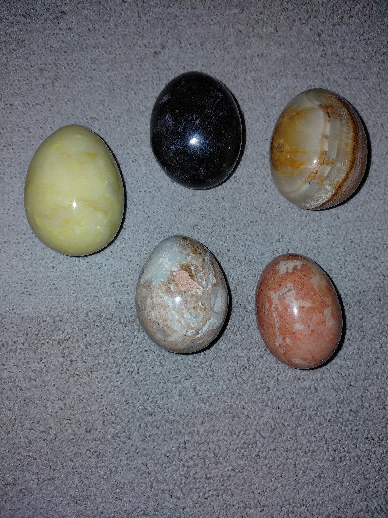 Set van 5 natuursteen (onyx en andere edelsteen) eieren, Verzenden, Zo goed als nieuw