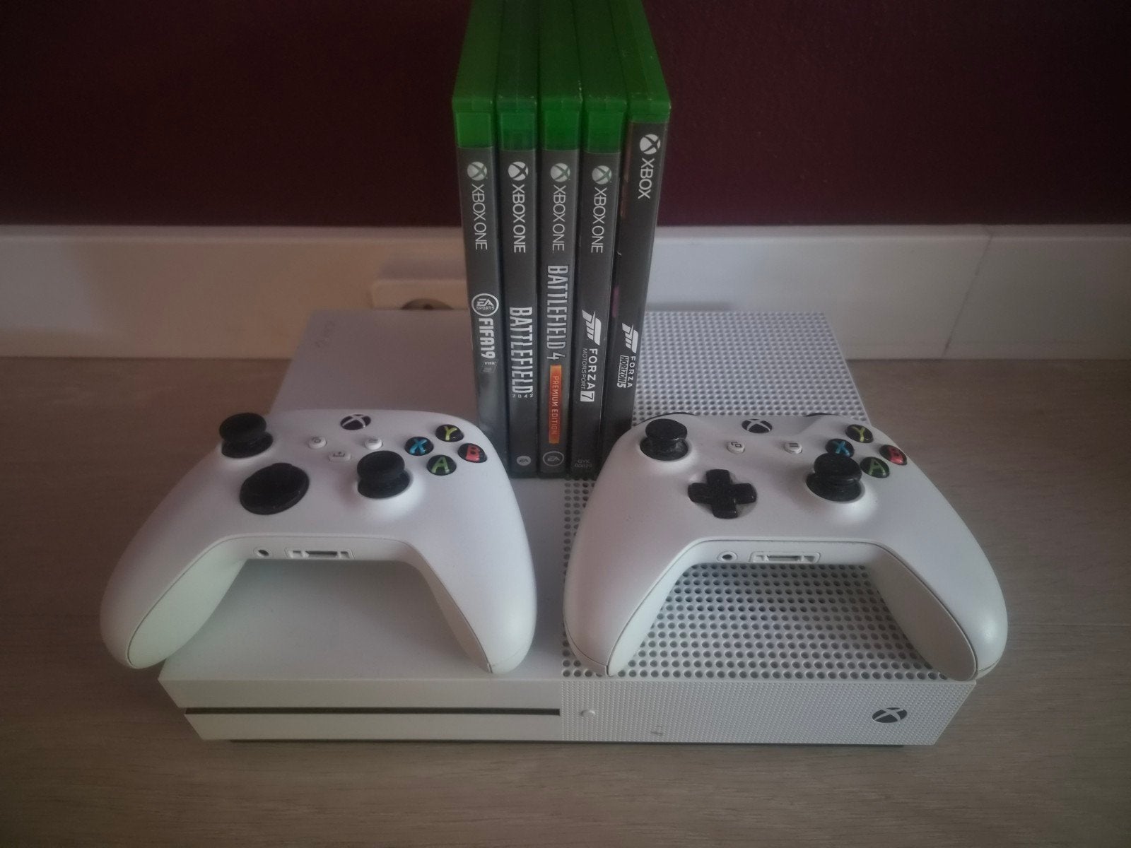 Xbox one X 1tb met 2 controllers en 5 spellen, Verzenden, Met 2 controllers, 1 TB, Xbox One X