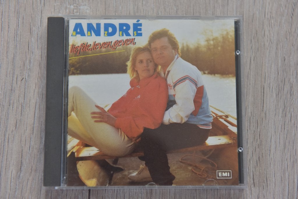 ANDRE HAZES --- LIEFDE LEVEN GEVEN, Inclusief boekje, Verzenden, Zo goed als nieuw, Levenslied of Smartlap