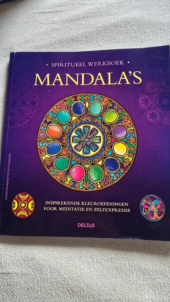 Spiritueel Werkboek Mandala's: Meditatie & Zelfexpressie, Boeken, Meditatie of Yoga, Ophalen of Verzenden, Zo goed als nieuw, Marjolein Weijmer TKK Kostermacher