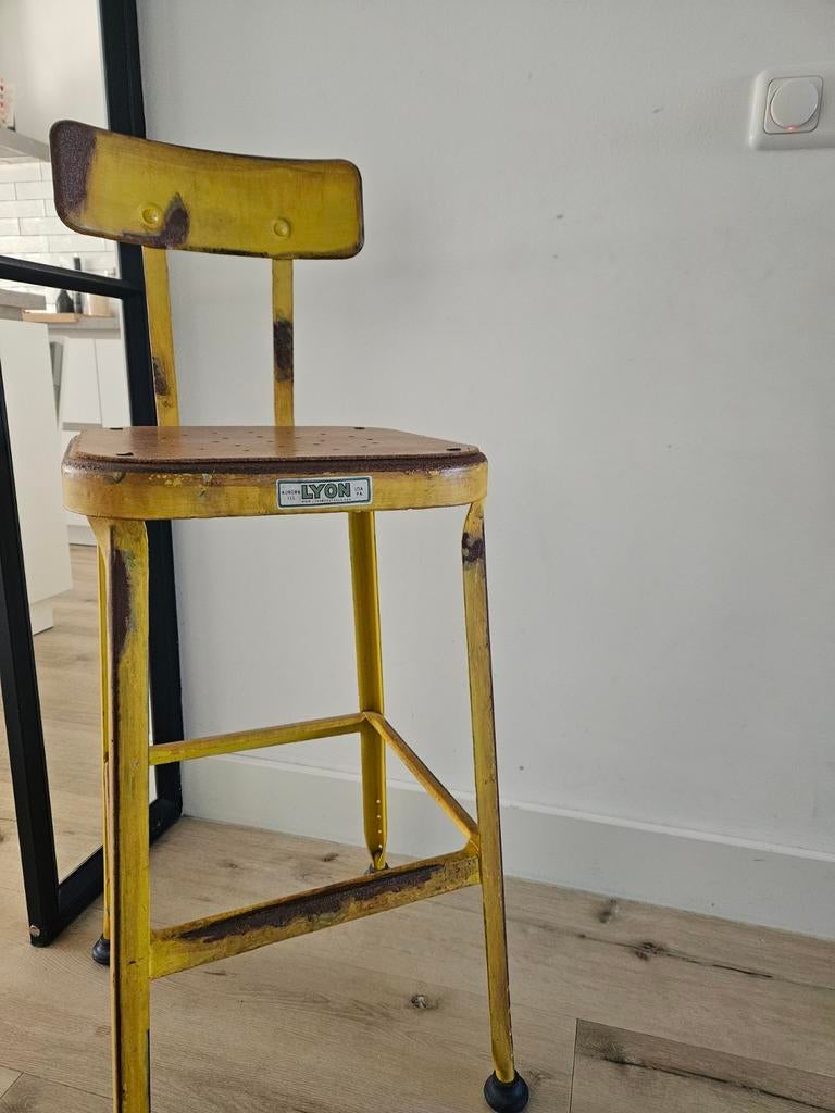 Gele Lyon kruk met rugleuning, Ophalen of Verzenden