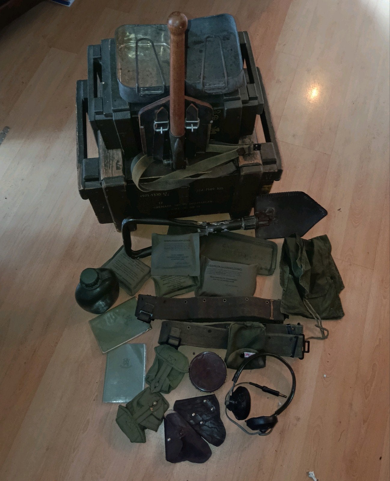 Diverse oude Nederlandse legeruitrusting, Ophalen, Landmacht, Nederland