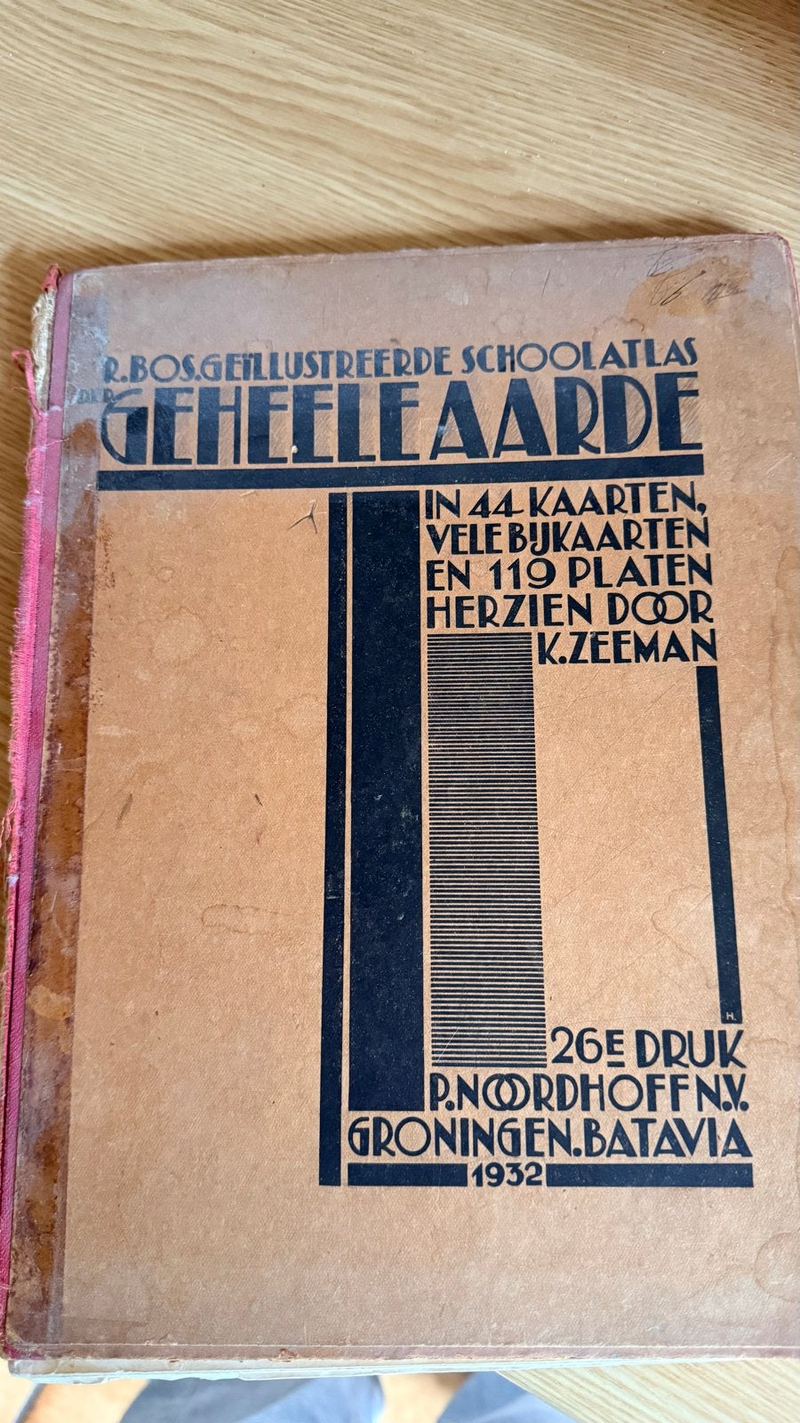 R. Bos Geïllustreerde Schoolatlas der Geheele Aarde 1932, Boeken, Gelezen, Bosatlas, Ophalen of Verzenden, 1800 tot 2000