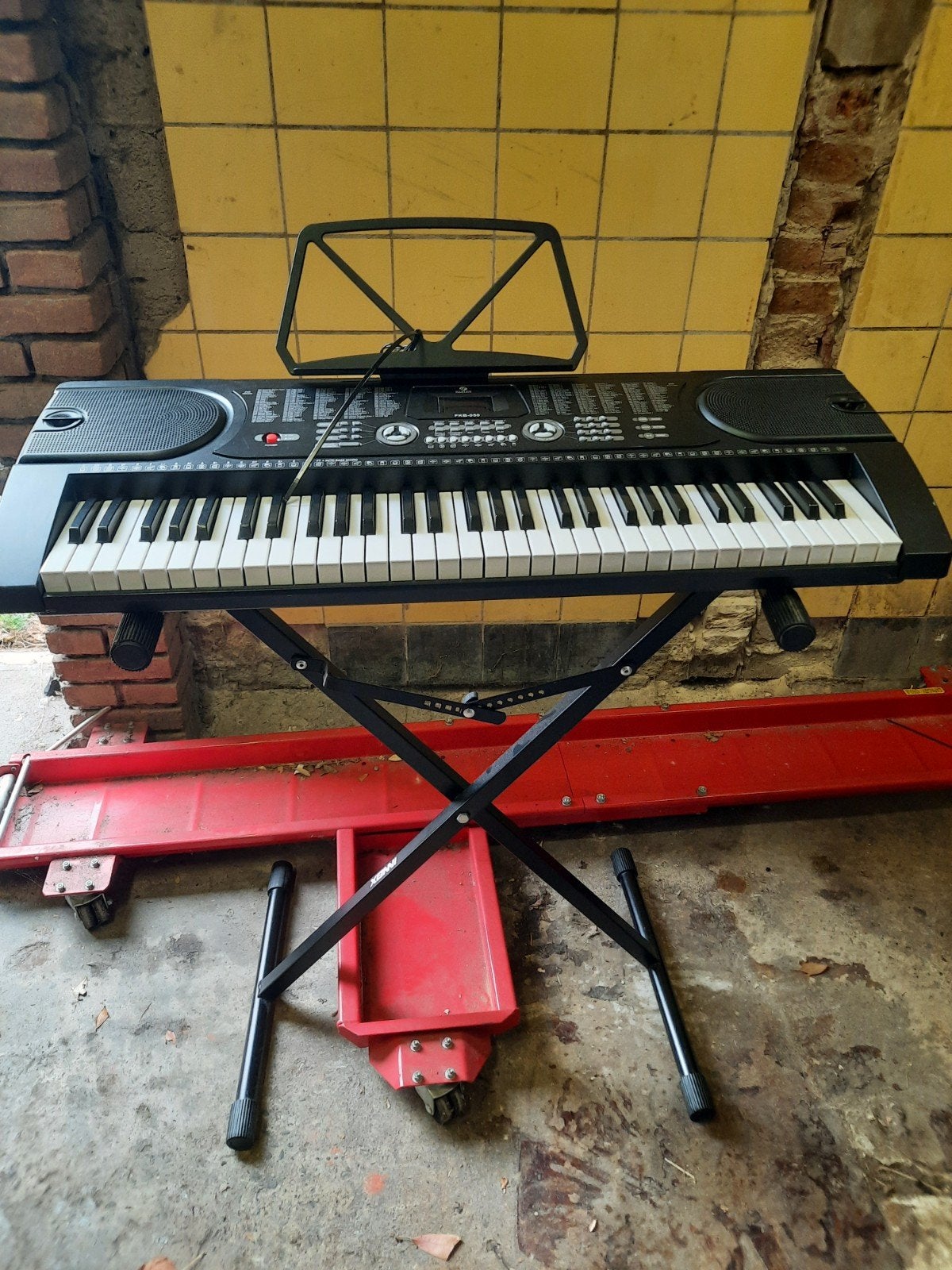 Fazley FKB-050 keyboard met standaard, Muziek en Instrumenten, Met standaard, Ophalen, Overige merken, 61 toetsen