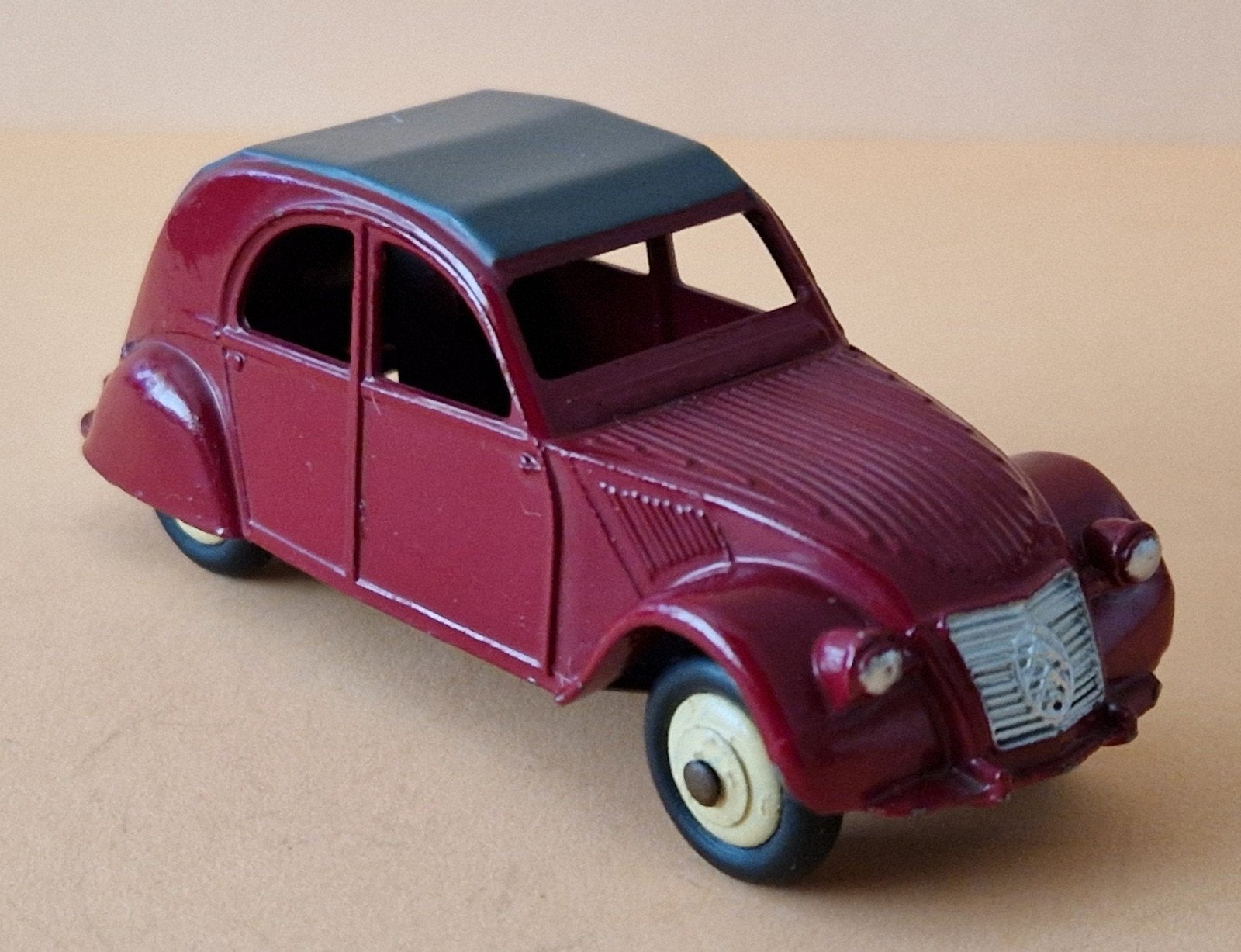 Dinky Toys (24T, F) Citroën 2CV 'Eend' Maroon, Verzenden, Zo goed als nieuw, Auto, Dinky Toys