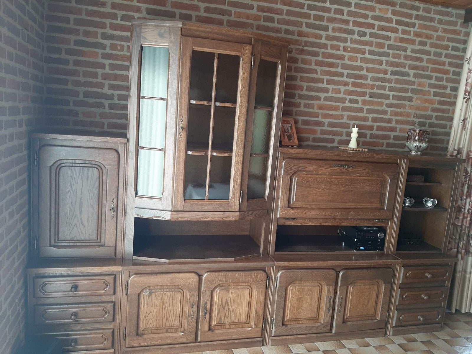 Massief eikenhouten wandmeubel met vitrine en lades, Ophalen, Gebruikt, Met deur(en), 200 cm of meer
