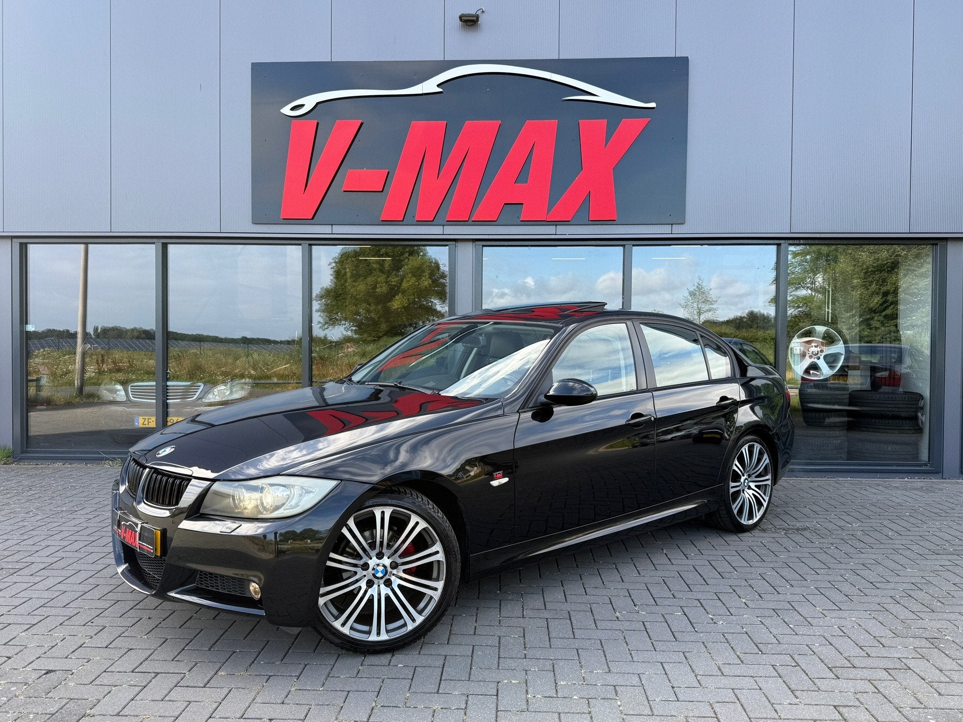 BMW 3-serie 318i AUT M-Tech Leder Navi Xenon Schuifdak Pdc, Achterwielaandrijving, Zwart, 4 cilinders, 129 pk