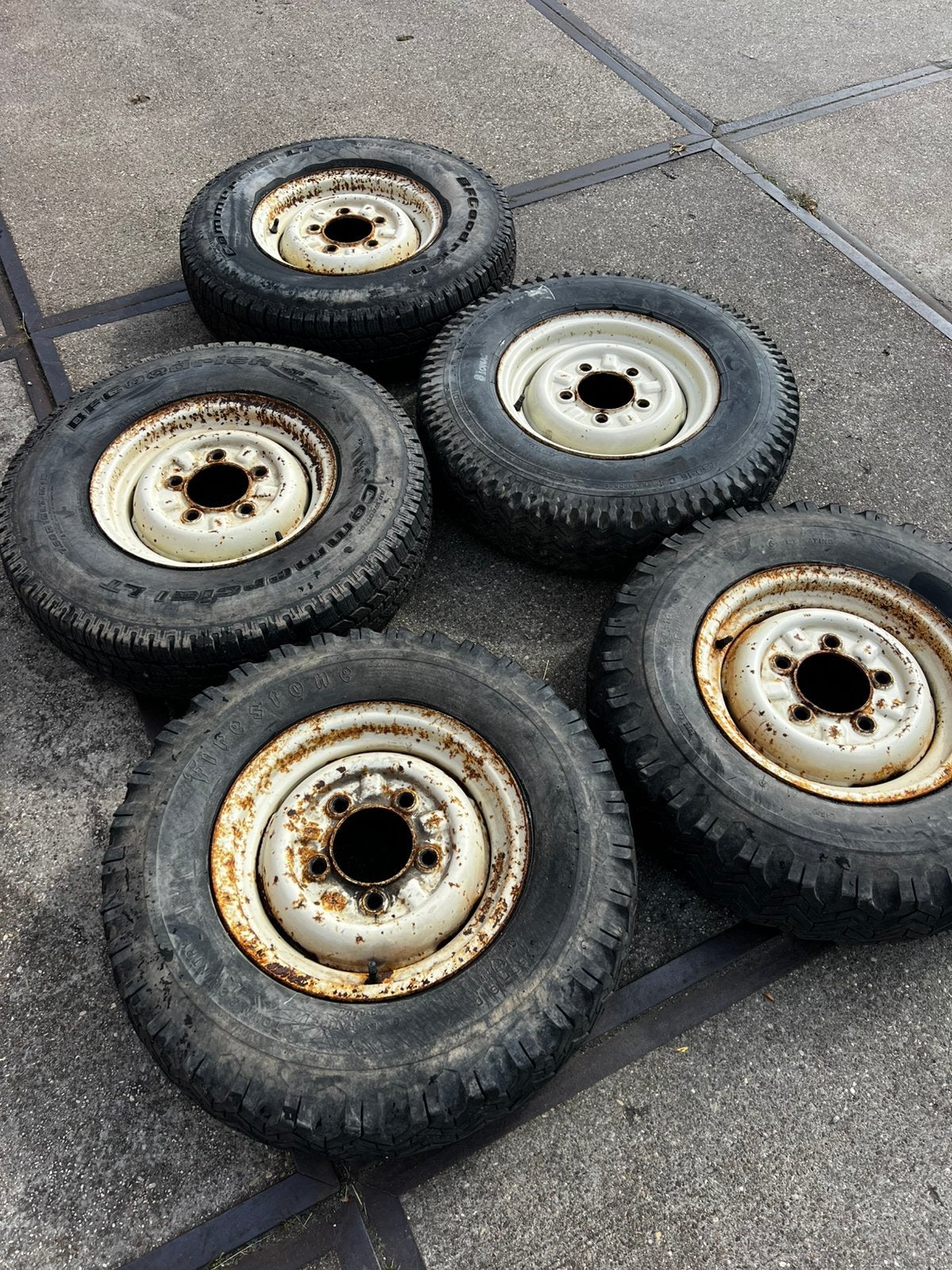 Land rover - Defender - 5 Velgen + Banden, Ophalen, Gebruikt
