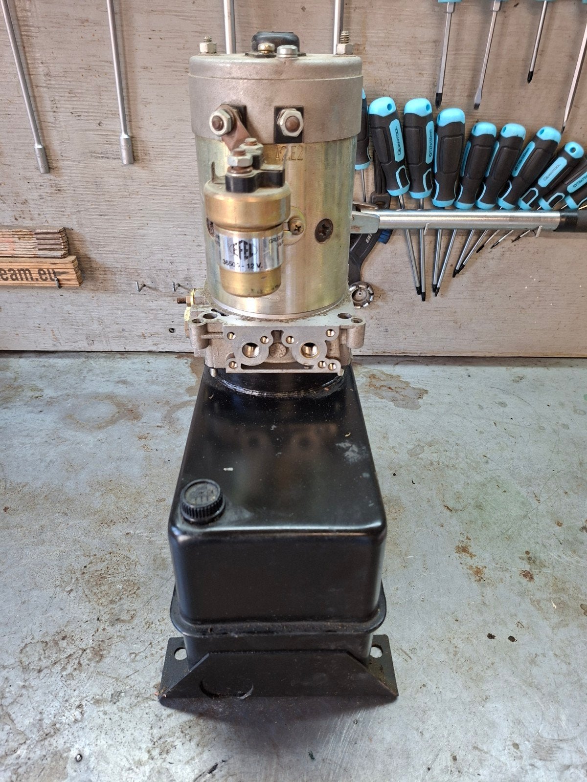 Hydraulische pomp 12V, Ophalen of Verzenden, Gebruikt, Universele onderdelen