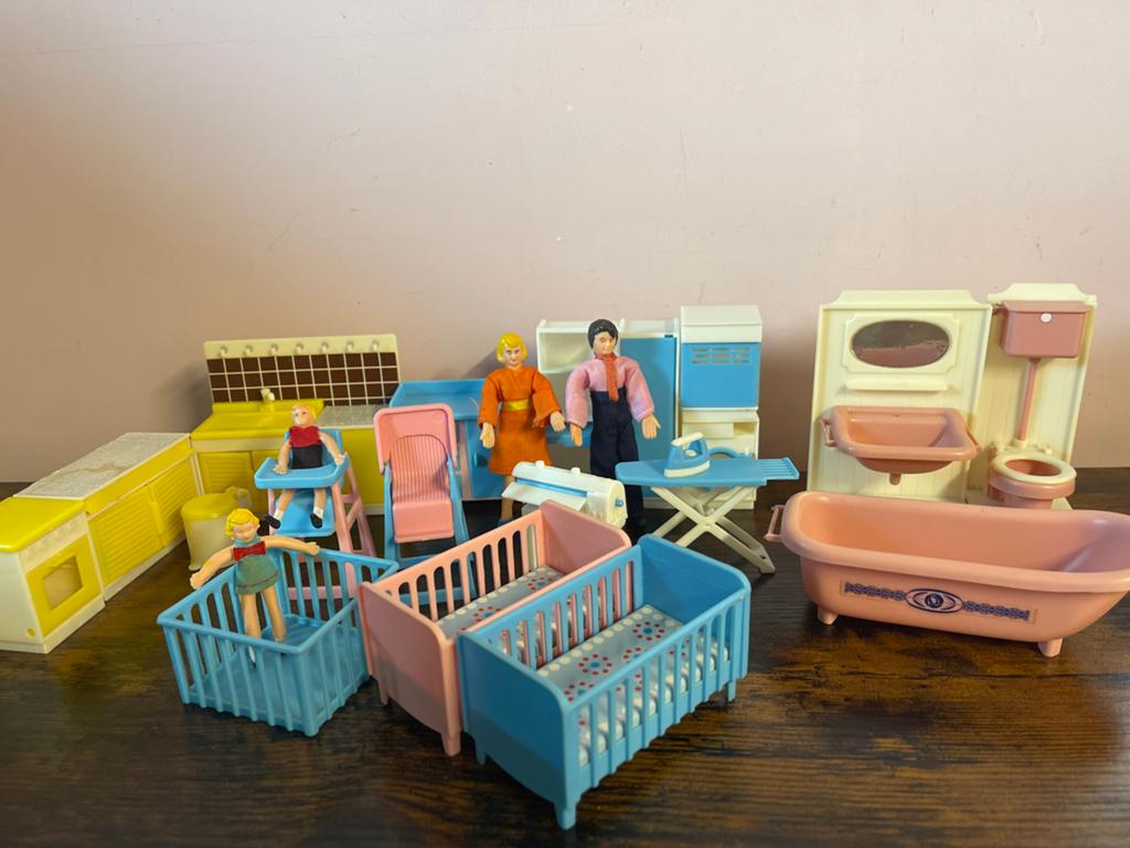 Vintage poppenhuis meubels en poppen W.Germany, Ophalen of Verzenden, Gebruikt, Overige typen