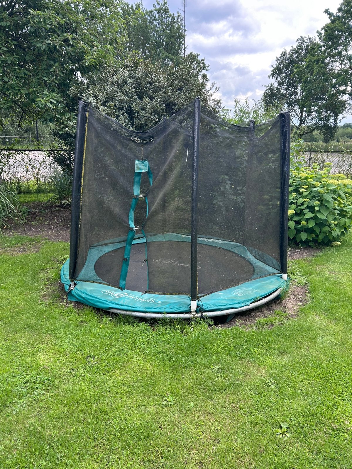 Gratis af te halen: trampoline met net, Kinderen en Baby's, Ophalen, Zo goed als nieuw