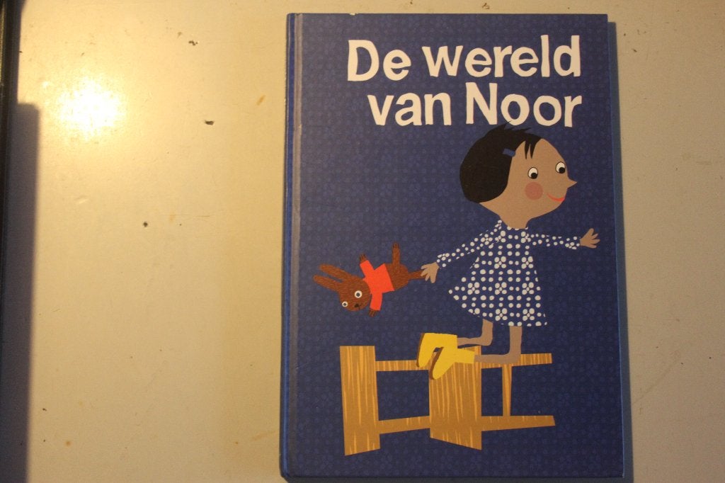 502x - boek - de wereld van noor, Ophalen of Verzenden, Gelezen, Fictie algemeen