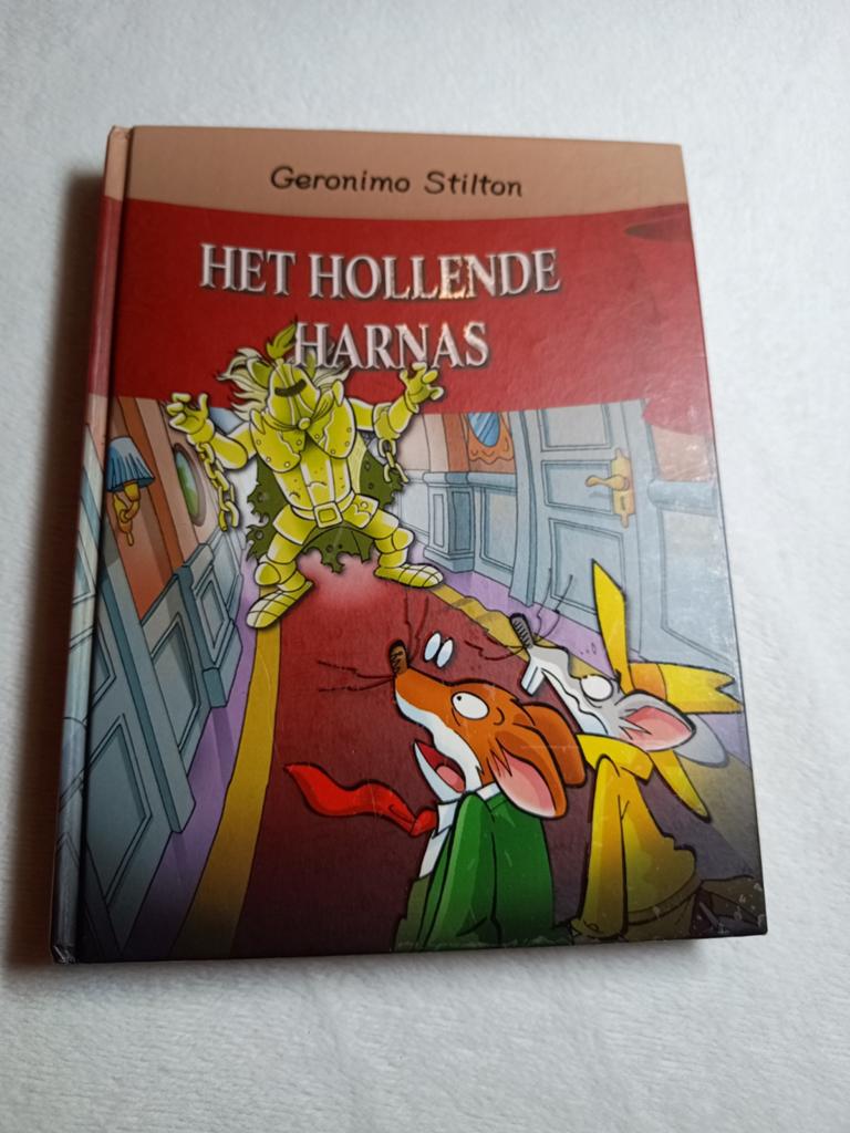 Geronimo Stilton - Het hollende harnas (45), Fictie algemeen, Geronimo Stilton, Ophalen of Verzenden, Zo goed als nieuw