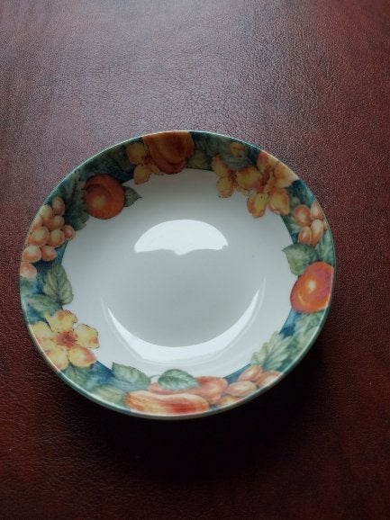 Engels schaaltje doorsnede 18 cm., Huis en Inrichting, Keuken | Servies, Ophalen of Verzenden, Overige stijlen, Porselein, Schaal of Schalen