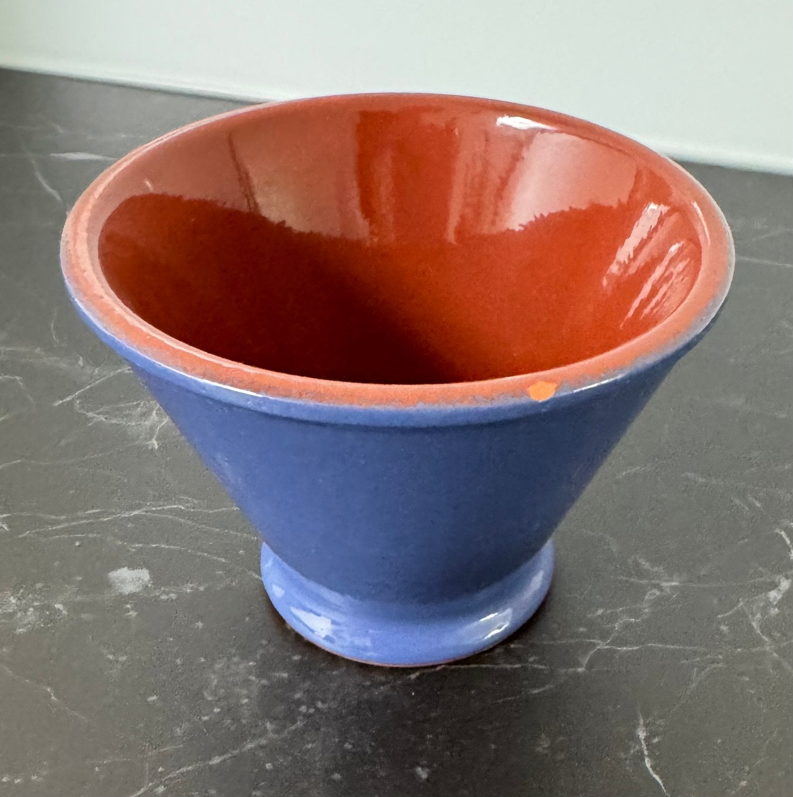 Klein aardewerk schaaltje bakje blauw, Ophalen of Verzenden, Overige stijlen, Aardewerk, Schaal of Schalen
