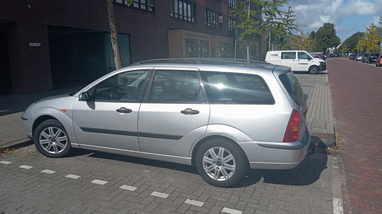 Ford Focus 1.6I 74KW 2004 Grijs, Auto's, 1596 cc, 15 km/l, 4 cilinders, 100 pk