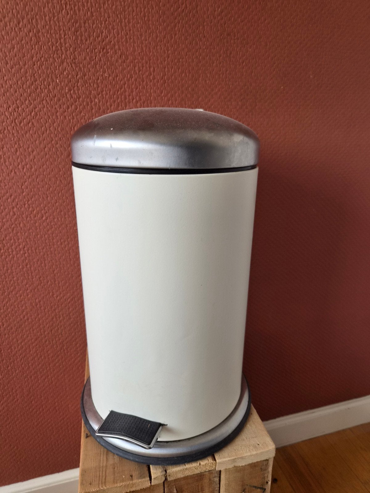 Ikea Mjösa pedaalemmer - 47 cm hoog, 25 cm diameter, Huis en Inrichting, Minder dan 10 liter, Ophalen, Zo goed als nieuw, Metaal