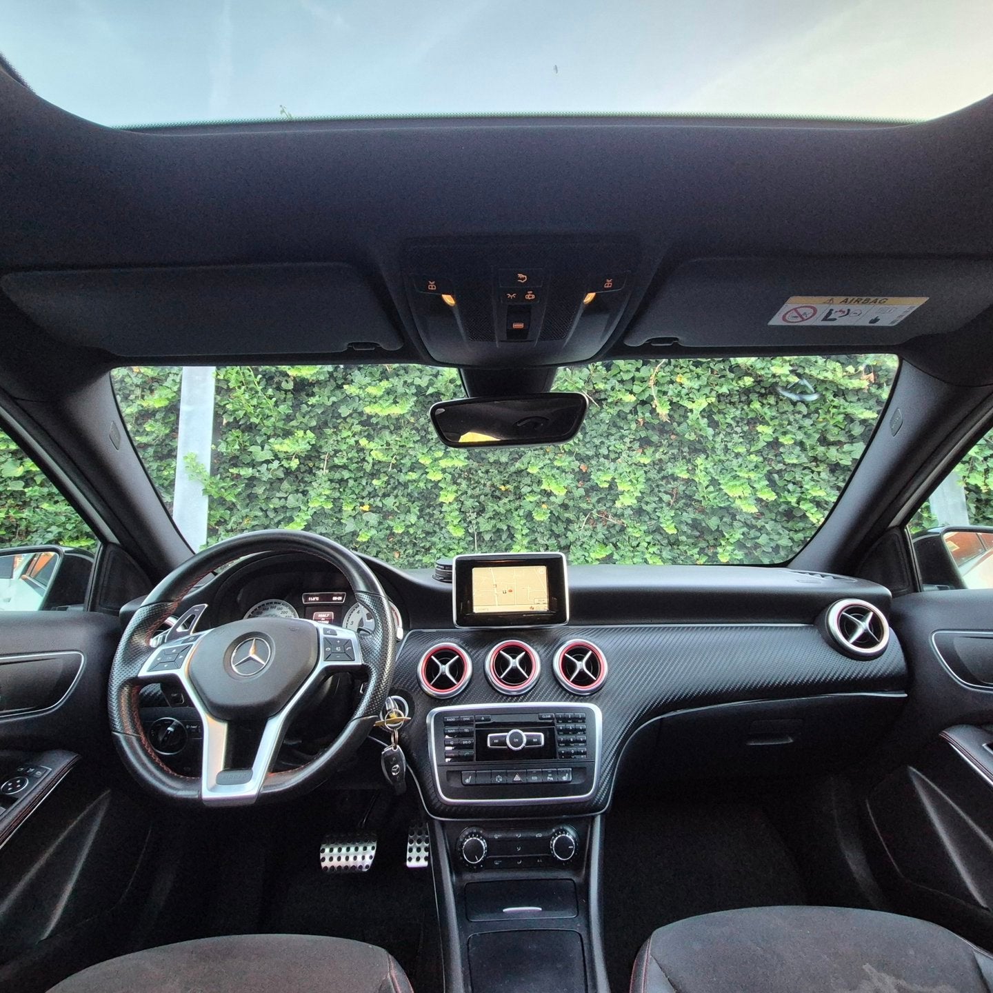 Mercedes-Benz A-klasse 200 AMG Line 156PK | Automaat | Panor, Auto's, Gebruikt, Leder en Stof, Wit, 1595 cc