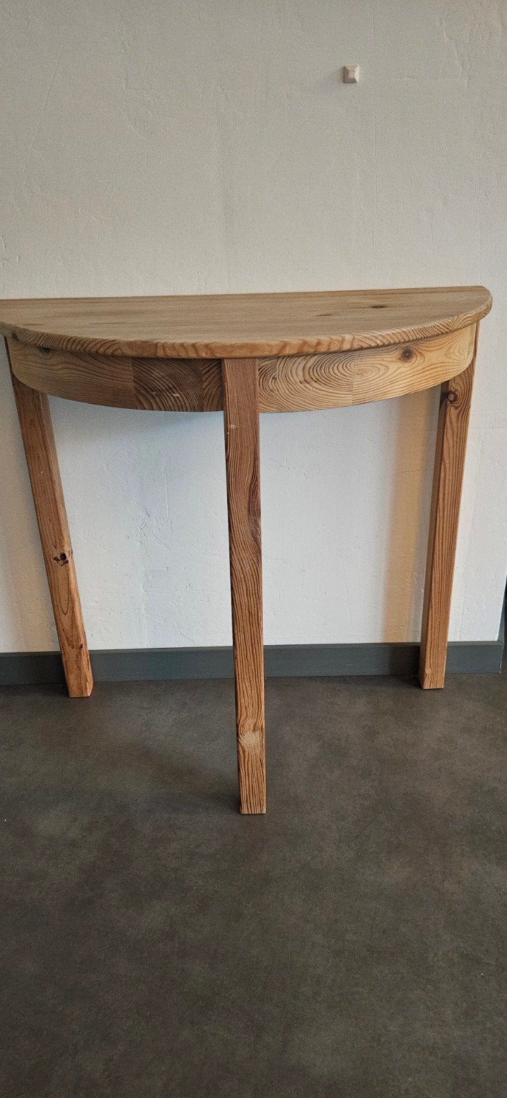 Bijzettafel / Gangtafel van vurenhout - Halfrond, Ophalen, Gebruikt, 75 cm of meer, Overige vormen