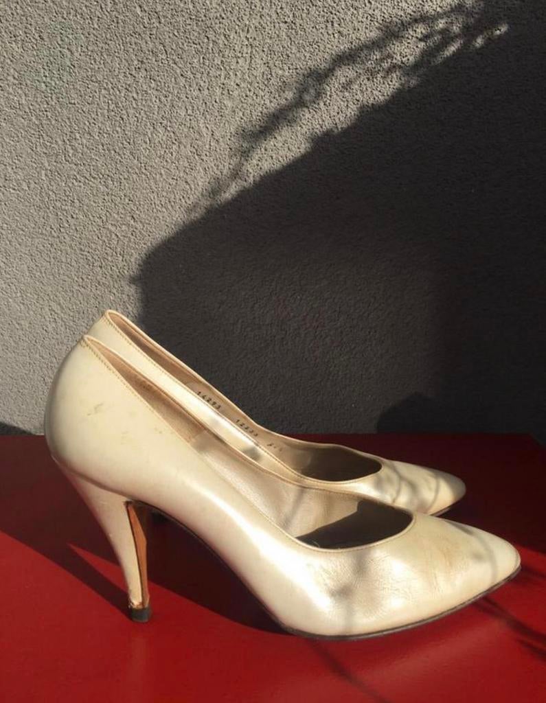 Bruno Magli Bologna Italiaanse geheel leren pumps en jurk, Ophalen of Verzenden, Zo goed als nieuw, Wit, Schoenen