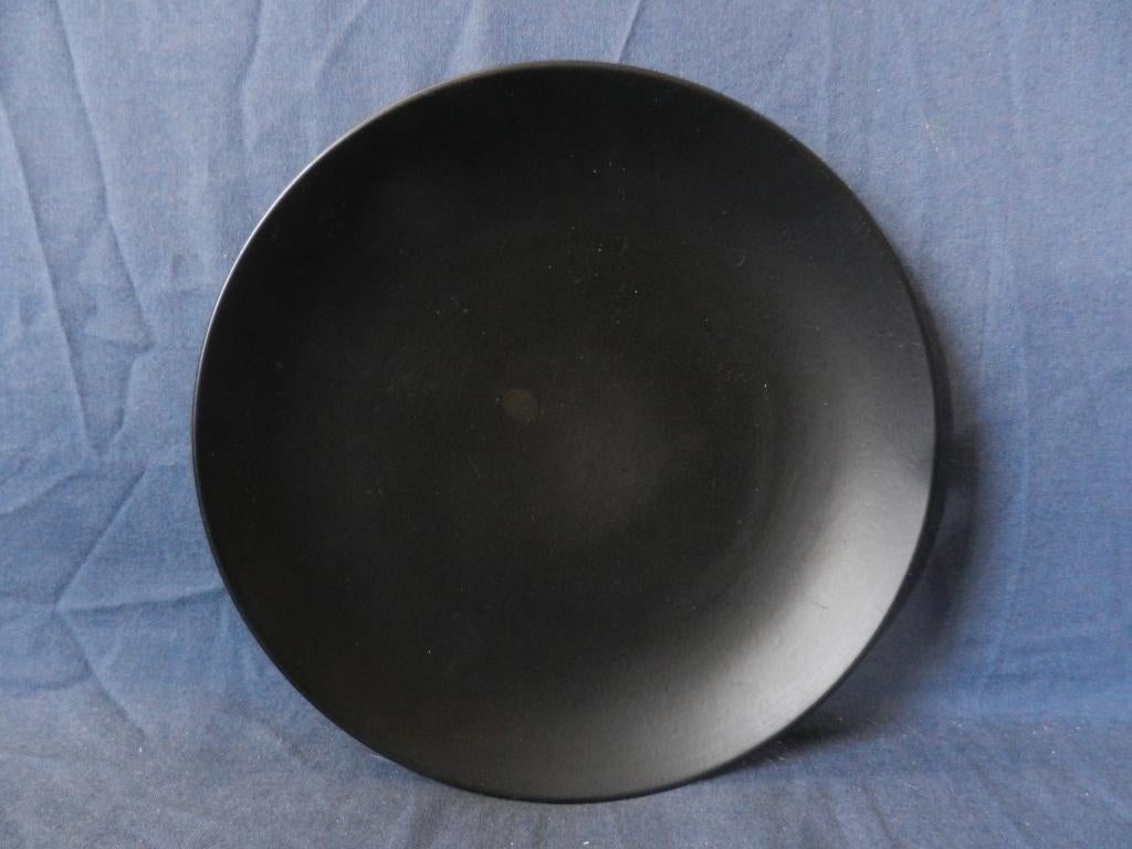 Rond geheel mat zwart plateel schaaltje Regina d. 20,6 cm., Ophalen of Verzenden