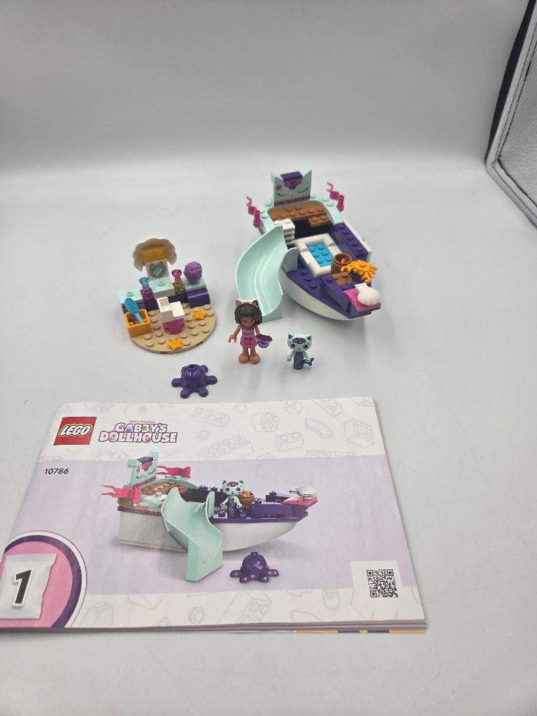 Lego Gsbby´s Poppenhuis 10786 Gabby & MerCat's Ship & Spa, Ophalen of Verzenden, Zo goed als nieuw, Complete set, Lego