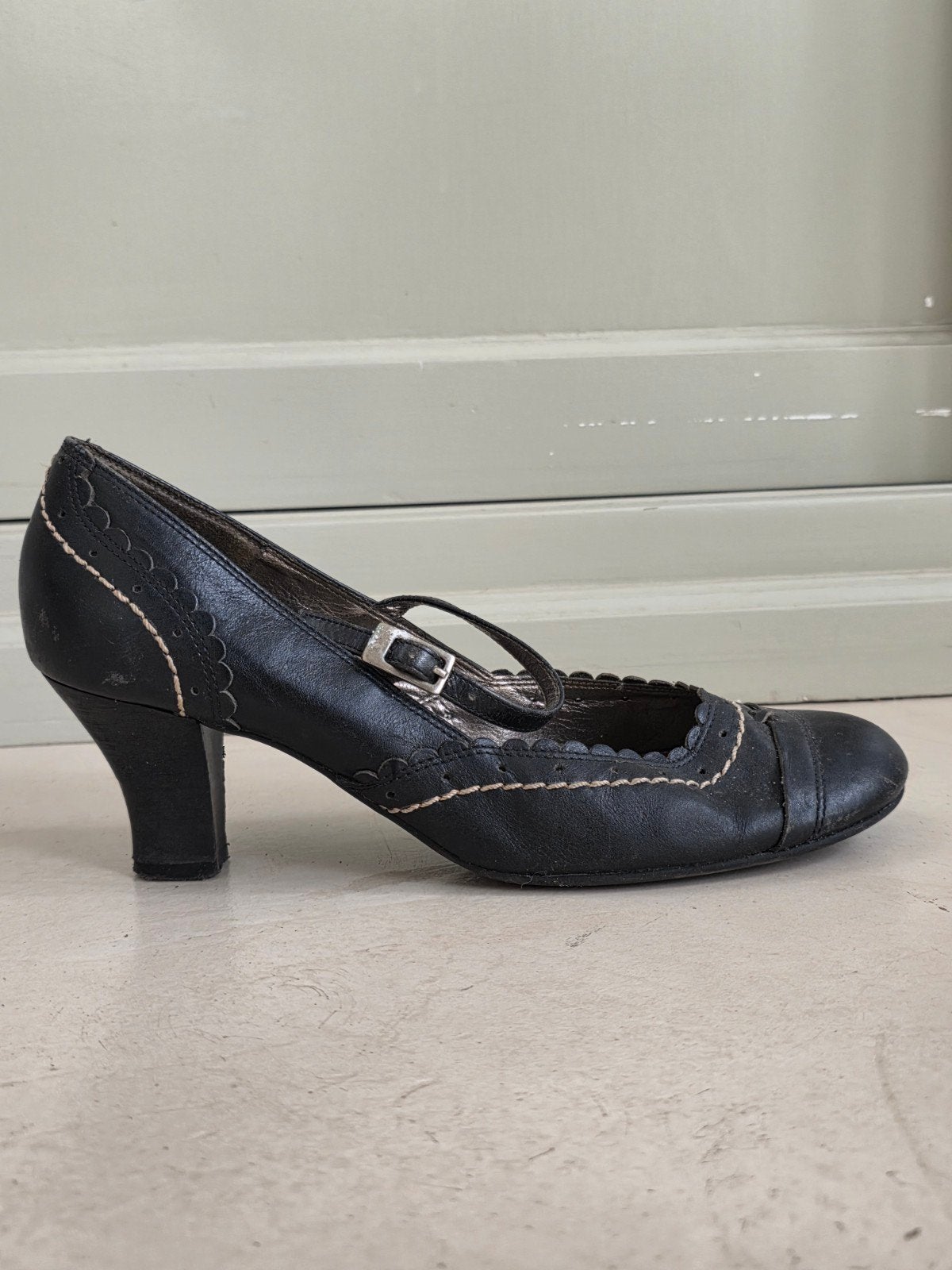 Mary Jane retro pump zwart met wit biesje, Ophalen of Verzenden, Gedragen, Zwart, Pumps