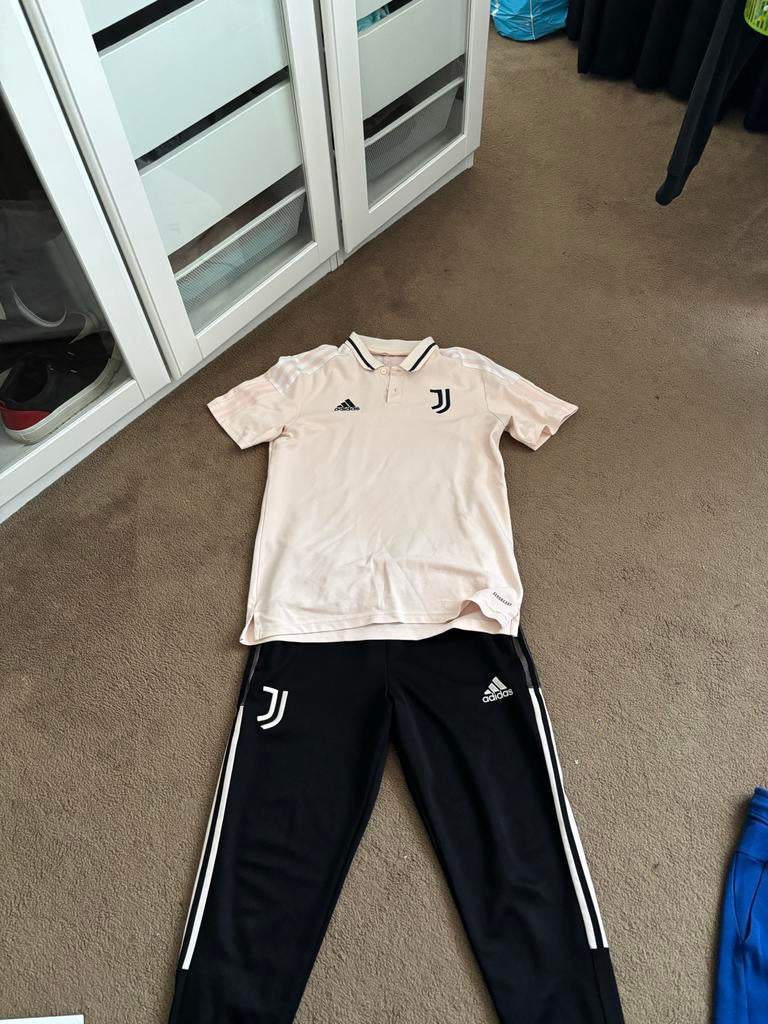 Adidas Juventus Trainingspak - Roze Shirt & Zwarte Broek, Ophalen of Verzenden, Zo goed als nieuw, Roze, Voetbal
