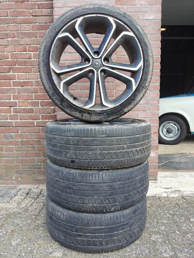 Opel Zafira | 19 Inch | 5x115 | Dikke set, Opel, 235 mm, Personenwagen, Zomerbanden