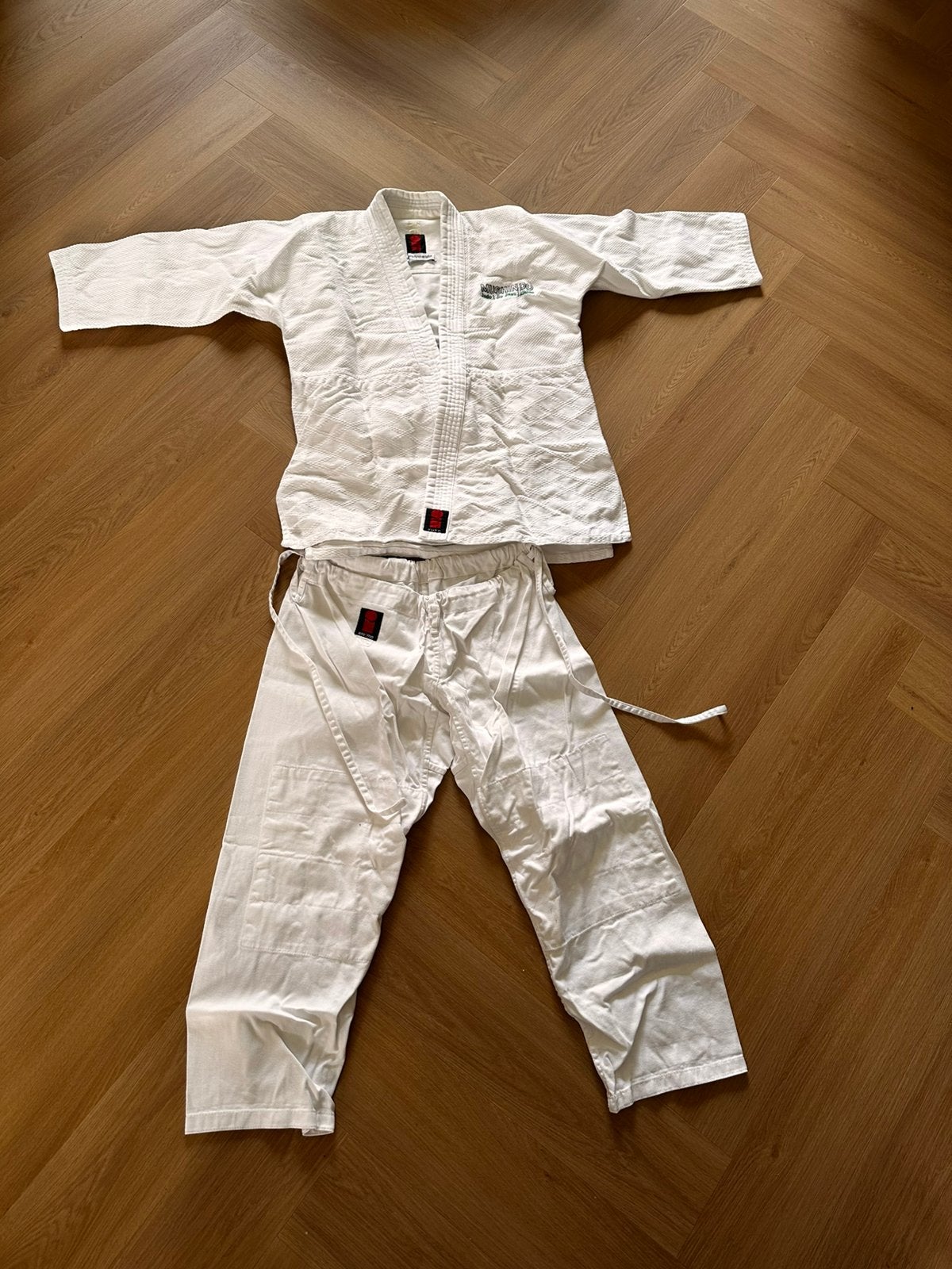 Judopak Essimo maat 170, Sport en Fitness, Vechtsporten en Zelfverdediging, Maat XS of kleiner, Judo, Vechtsportpak, Ophalen of Verzenden