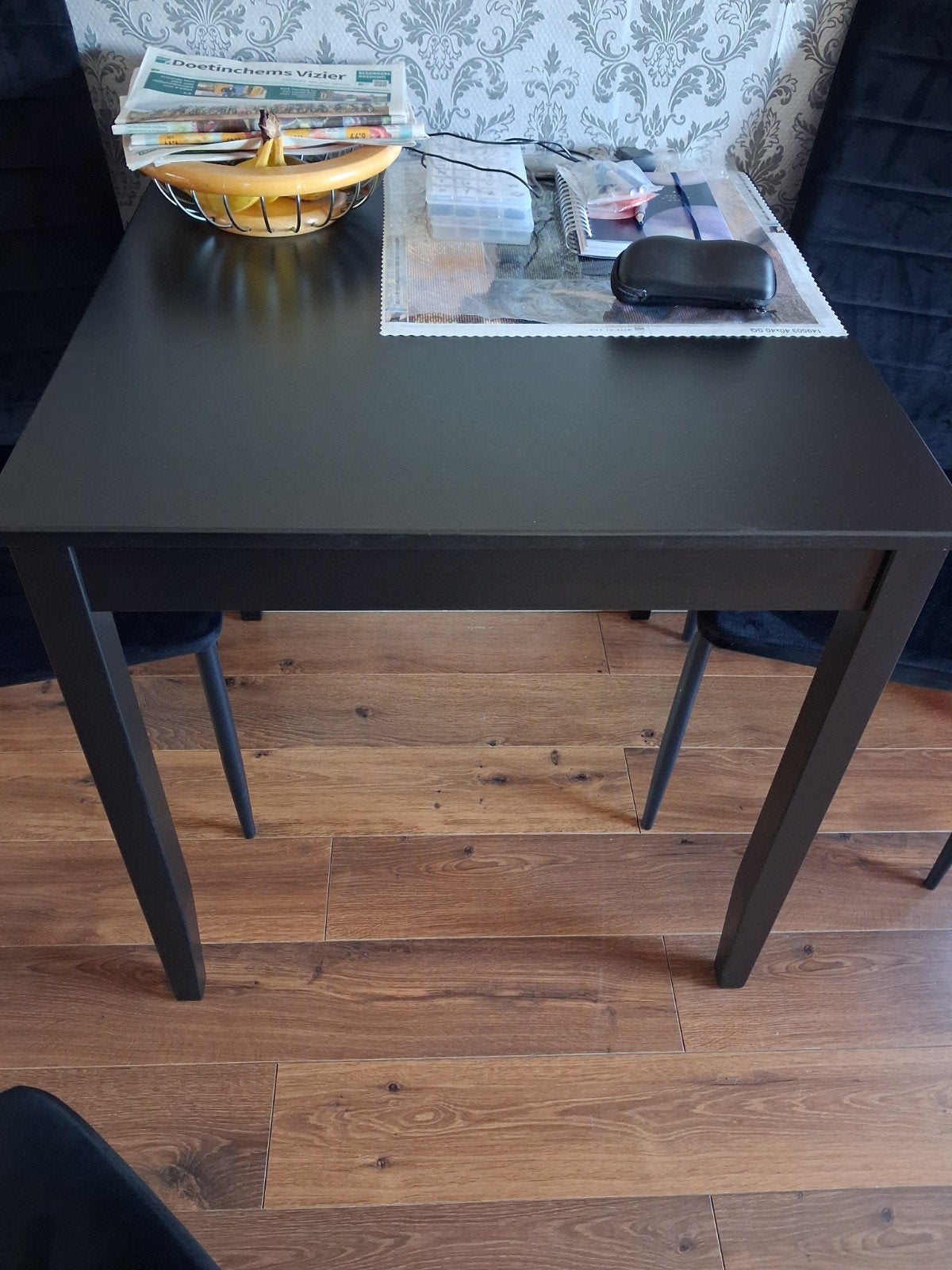 Zwarte eettafel, compact en stijlvol, Huis en Inrichting, Ophalen, Gebruikt, 50 tot 100 cm, Tot twee personen