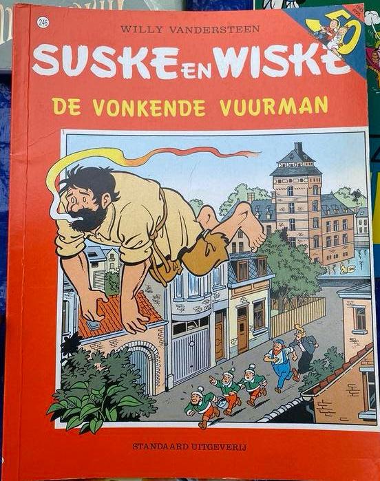 246 suske en wiske  - De vonkende vuurman, Willy Vandersteen, Eén stripboek, Ophalen of Verzenden, Zo goed als nieuw