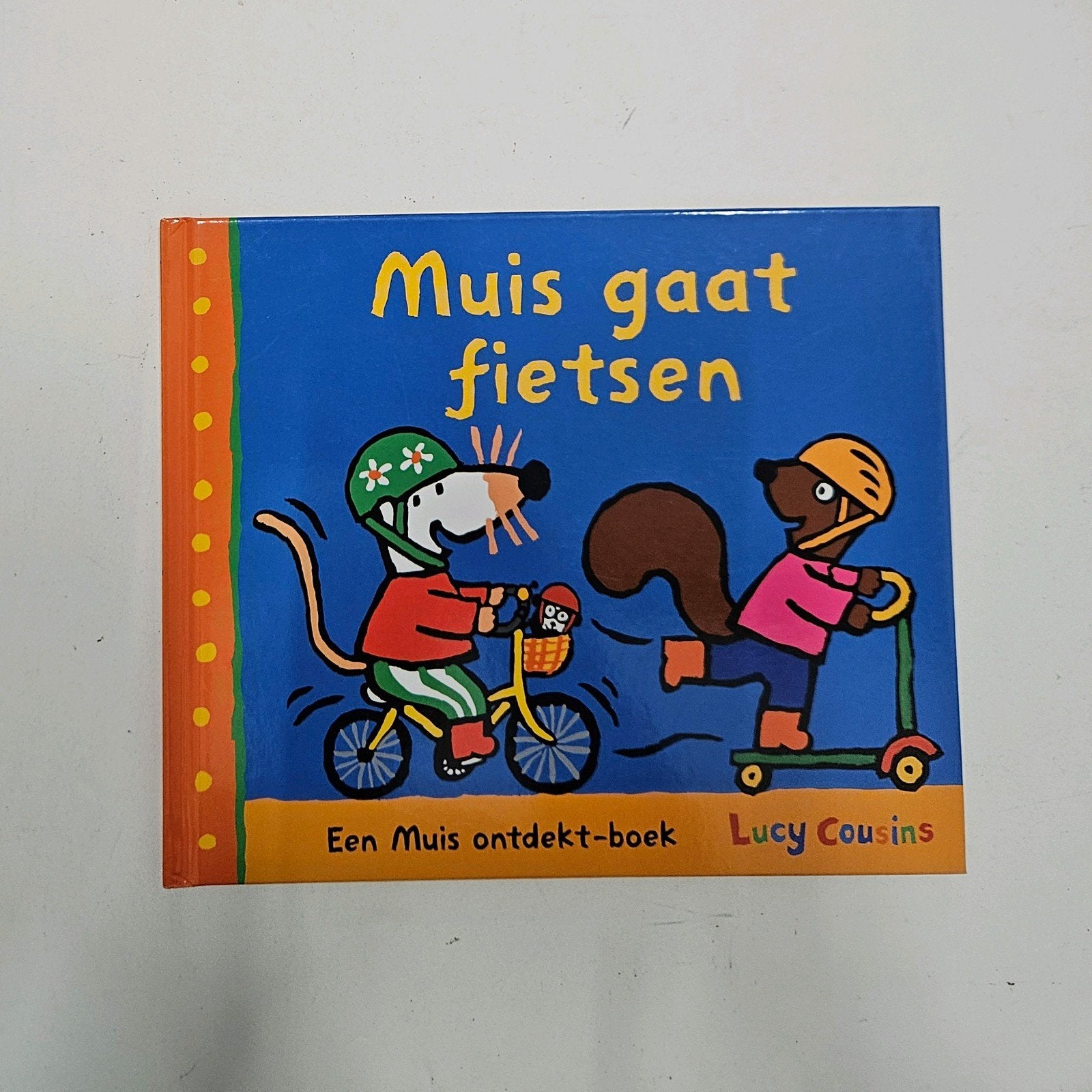Lucy Cousins - Muis gaat fietsen, Lucy Cousins, 3 tot 4 jaar, Ophalen of Verzenden, Zo goed als nieuw