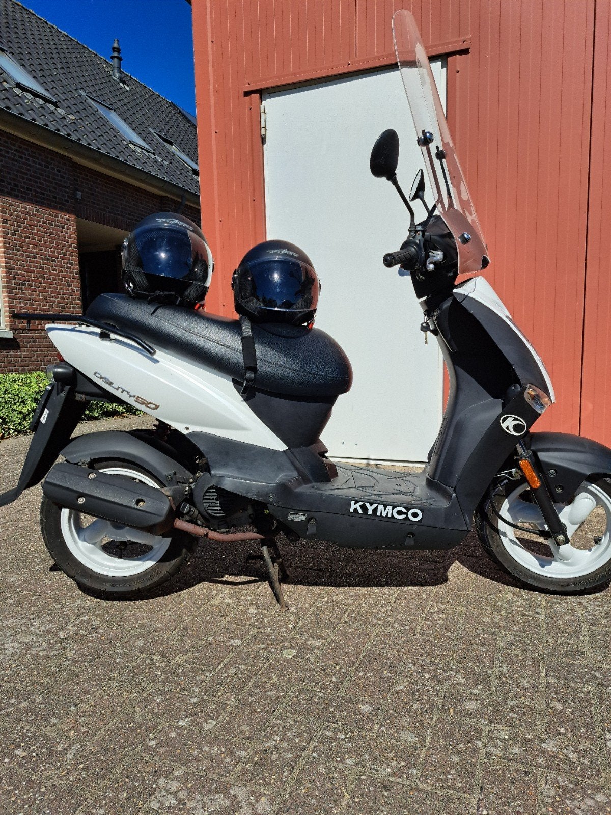 Kymco Agility 50 scooter + 2 helmen, Gebruikt, Maximaal 45 km/u, Ophalen of Verzenden, Agility