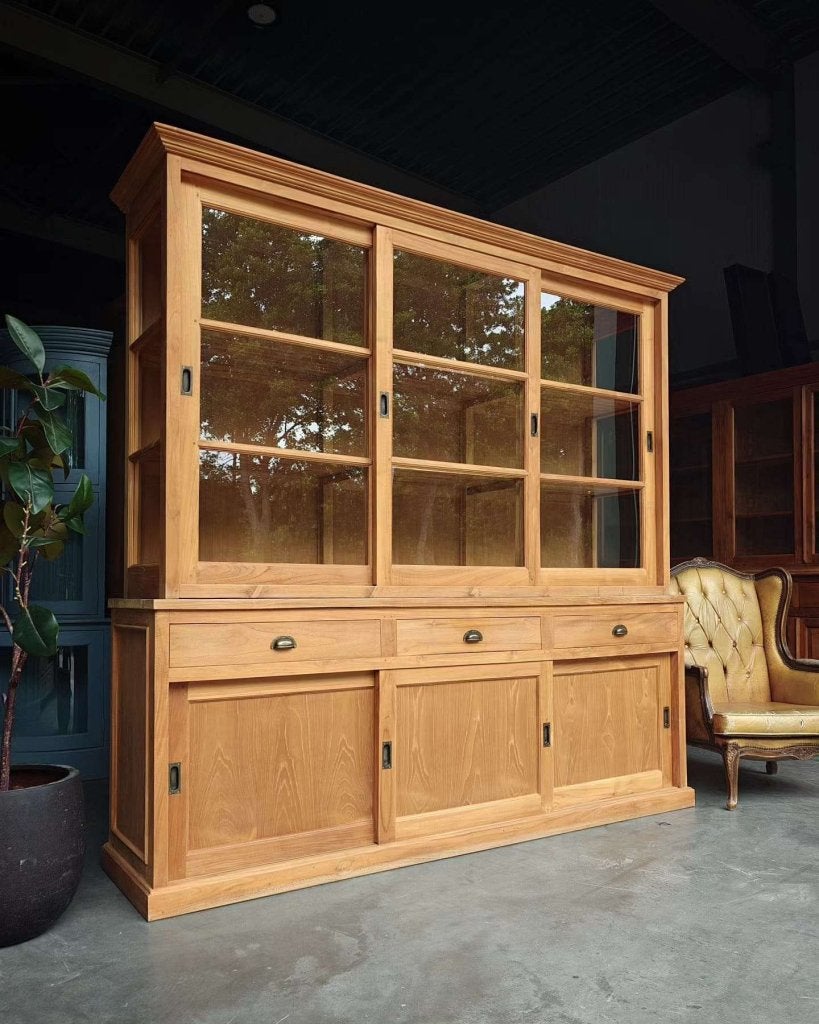Mooie grote buffetkast gemaakt van teakhout | Servies #0683, Huis en Inrichting, Kasten | Buffetkasten, Glas, Met deur(en), -