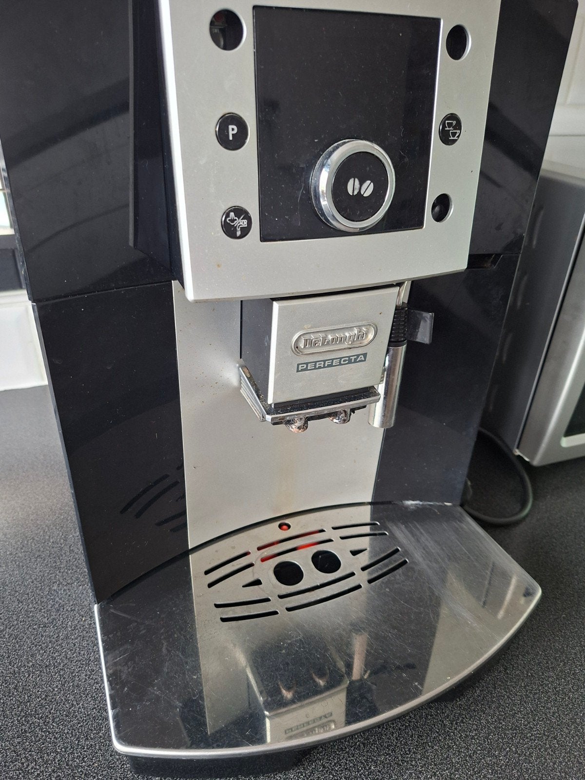 DEFECT De'Longhi Perfecta espressomachine, Gebruikt, Espresso apparaat, 10 kopjes of meer, Afneembaar waterreservoir