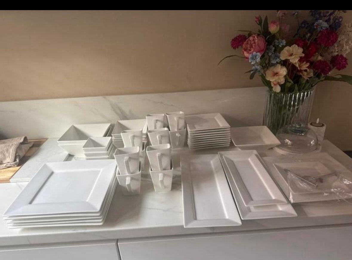 Uitgebreid wit servies set - Modern en compleet, Overige merken, Keramiek, Ophalen of Verzenden, Zo goed als nieuw